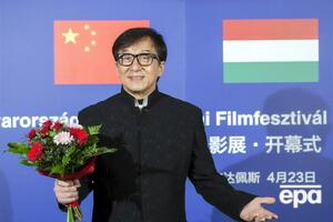 Чан родился в 1954 году в Гонконге в семье выходцев из Китая