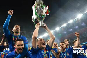 Основное время финального матча закончилось ничьей, но в серии пенальти победила Италия