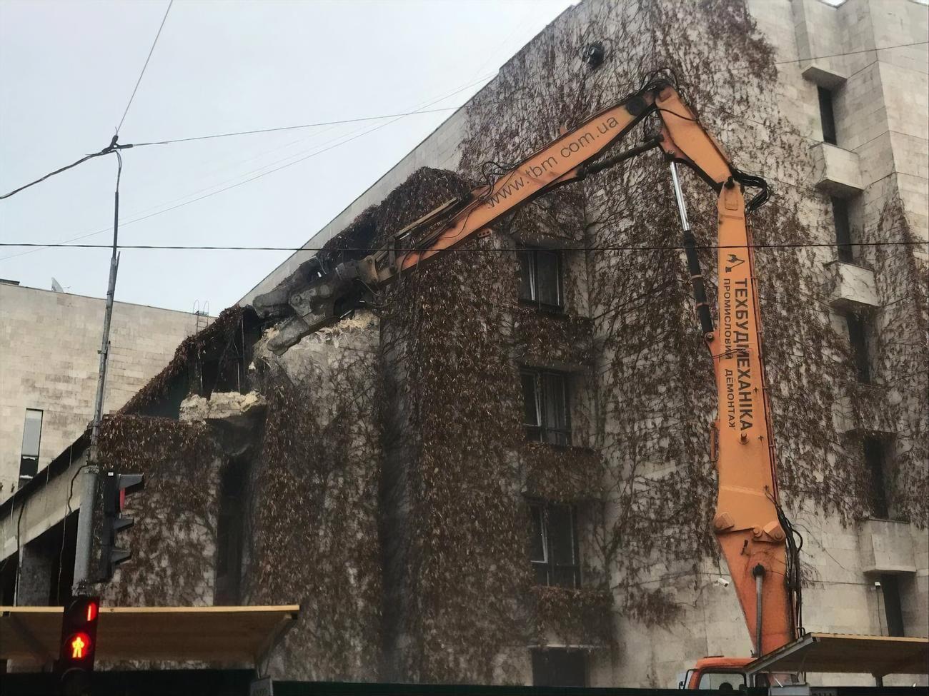 Активісти чергують під будівлею, щоб не допустити її зносу