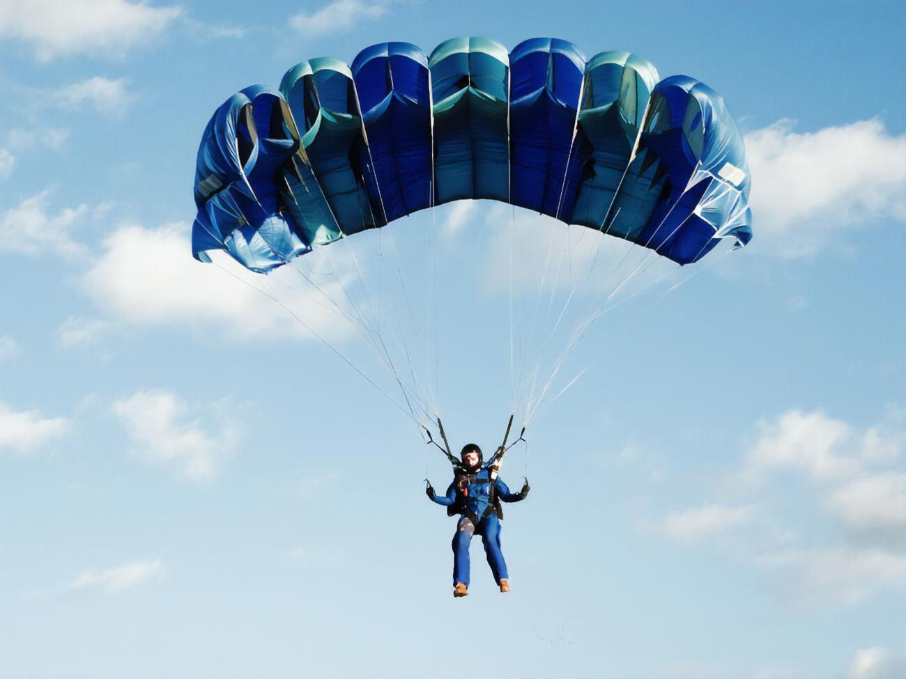 Військовий упав, оскільки в нього не повністю розкрився парашут