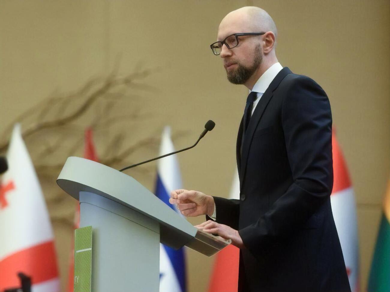 Яценюк будет говорить об Украине на площадке Atlantic Council