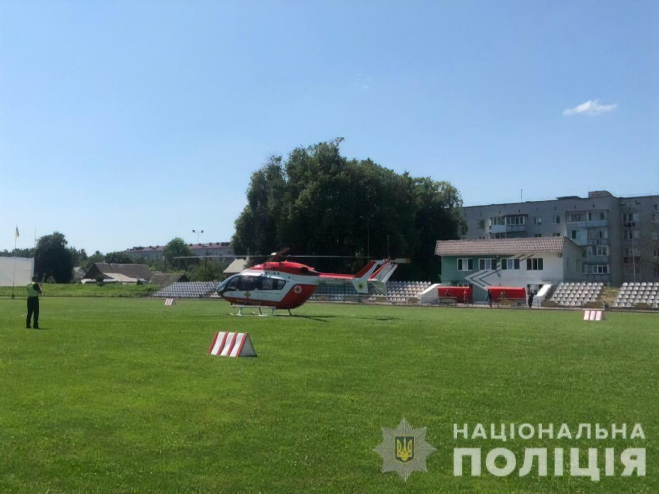 Ребенка доставили в Киев на вертолете