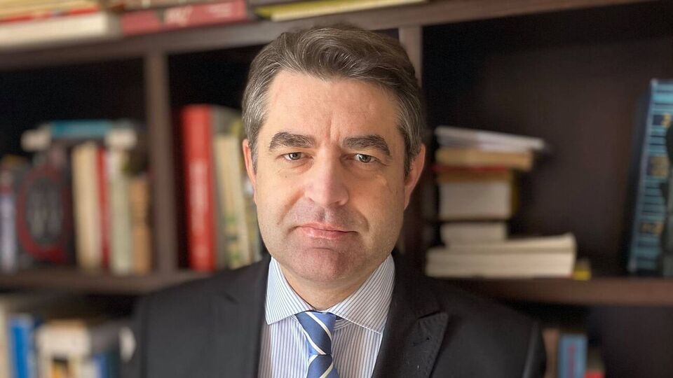 Перебийніс, коментуючи статтю Путіна про "єдність" українців і росіян, підкреслював, що нормальні люди не вбивають родичів
