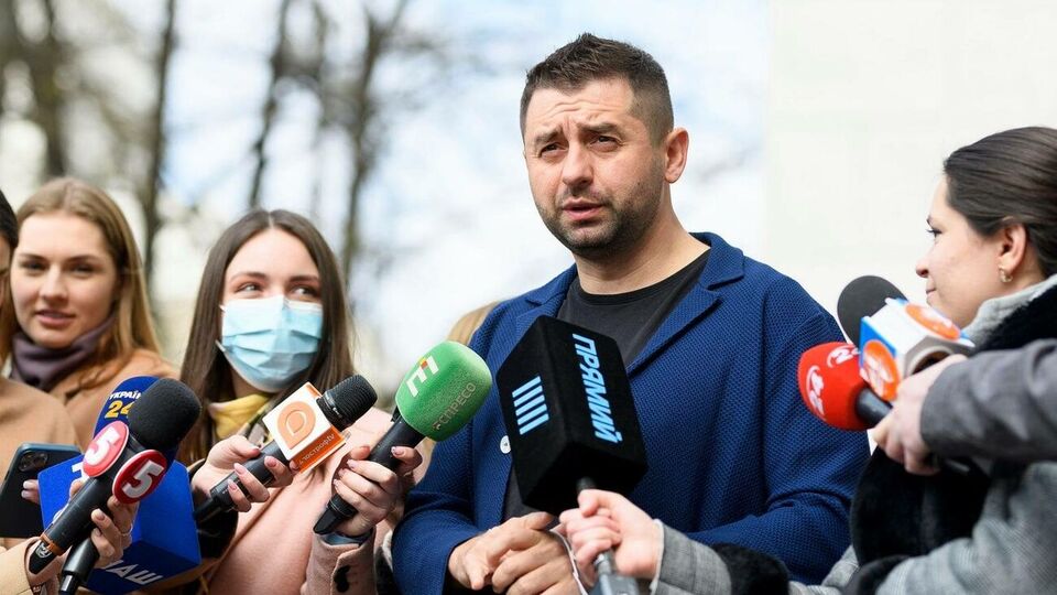 Арахамія заявив, що "весь Кабмін був сьогодні на нервах" через журналістів