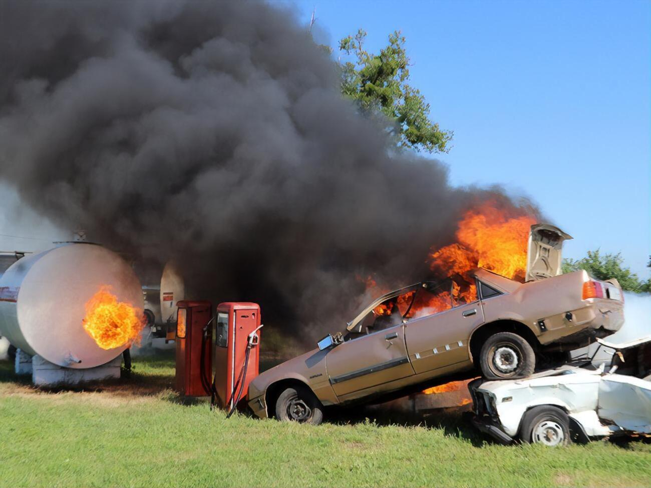 Одна из учебных ситуаций &ndash; ДТП с пожаром и взрывом на территории АЗС