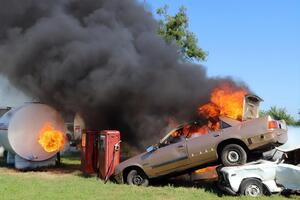 Одна з навчальних ситуацій – ДТП із пожежею та вибухом на території АЗС