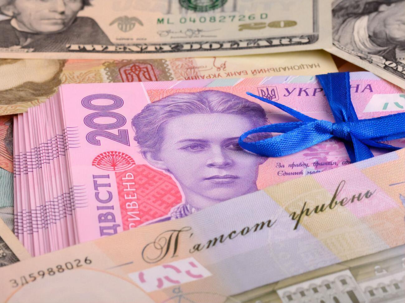 Курс гривні щодо євро впав на дві копійки