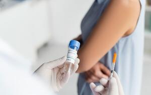 В США и Европе подтверждали случаи тромбоза после вакцинации Johnson & Johnson и AstraZeneca