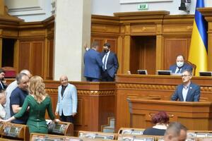 Рада прибрала із закону про старост поправку, яка стосувалася Конституційного Суду