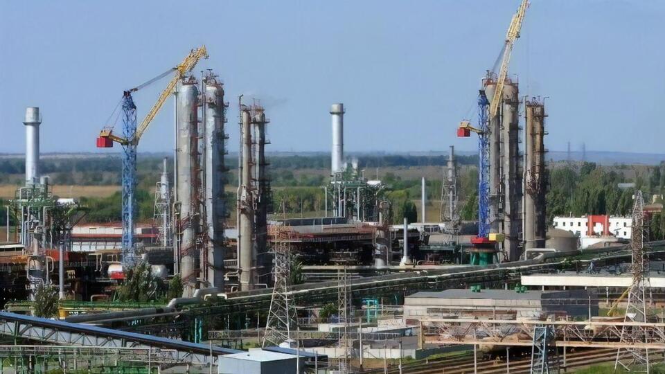 Одеський припортовий завод спеціалізується на виробництві аміаку й карбаміду