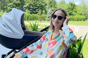 На вопрос, тяжело ли путешествовать с грудничком, Репяхова ответила, что "все ограничения в нашей голове"