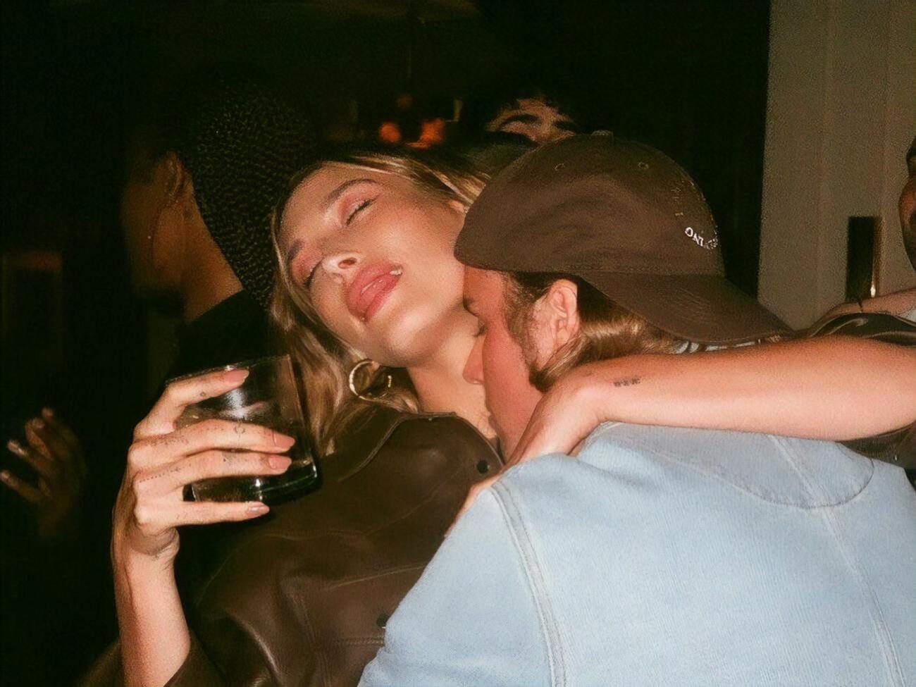 Гейлі Бібер заступилася за чоловіка після чуток, які з'явилися в мережі, про те, що він нібито кричав на неї