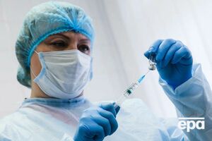 Довольно мало людей среди тех, кто был вакцинирован от COVID-19 и заболел, попадает в больницу, отметили в Минздраве Украины