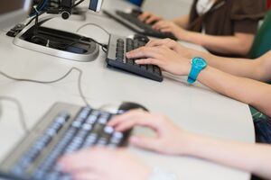 Предполагается, что правовой режим "Дія City" создаст благоприятные условия для ведения инновационного бизнеса, привлечения инвестиций, развития цифровой инфраструктуры