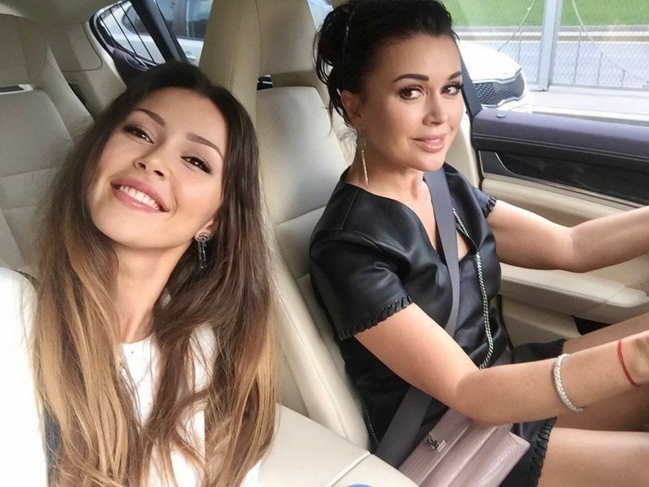 Дочь и мать &ndash; 25-летняя Анна и 50-летняя Анастасия Заворотнюк