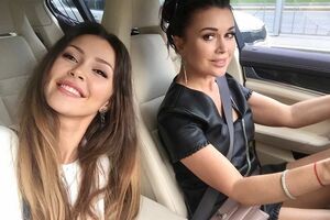 Донька й мати – 25-річна Анна та 50-річна Анастасія Заворотнюк