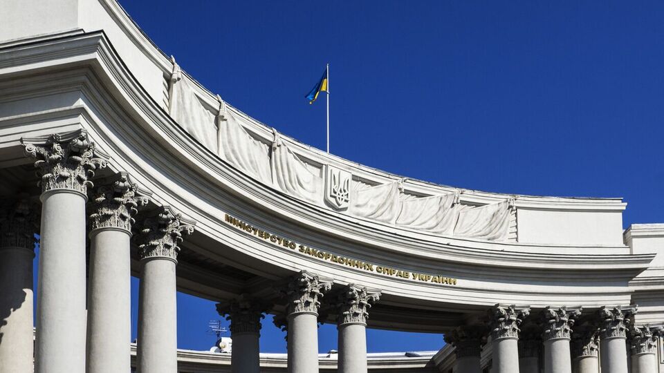 У Кремлі падіння рейтингів "Единой России" намагаються компенсувати за рахунок жителів ОРДЛО, зазначили в МЗС України