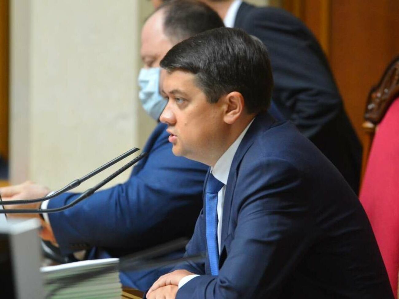 Число аккредитованных в Раде представителей СМИ превышает три тысячи человек, отметил Разумков