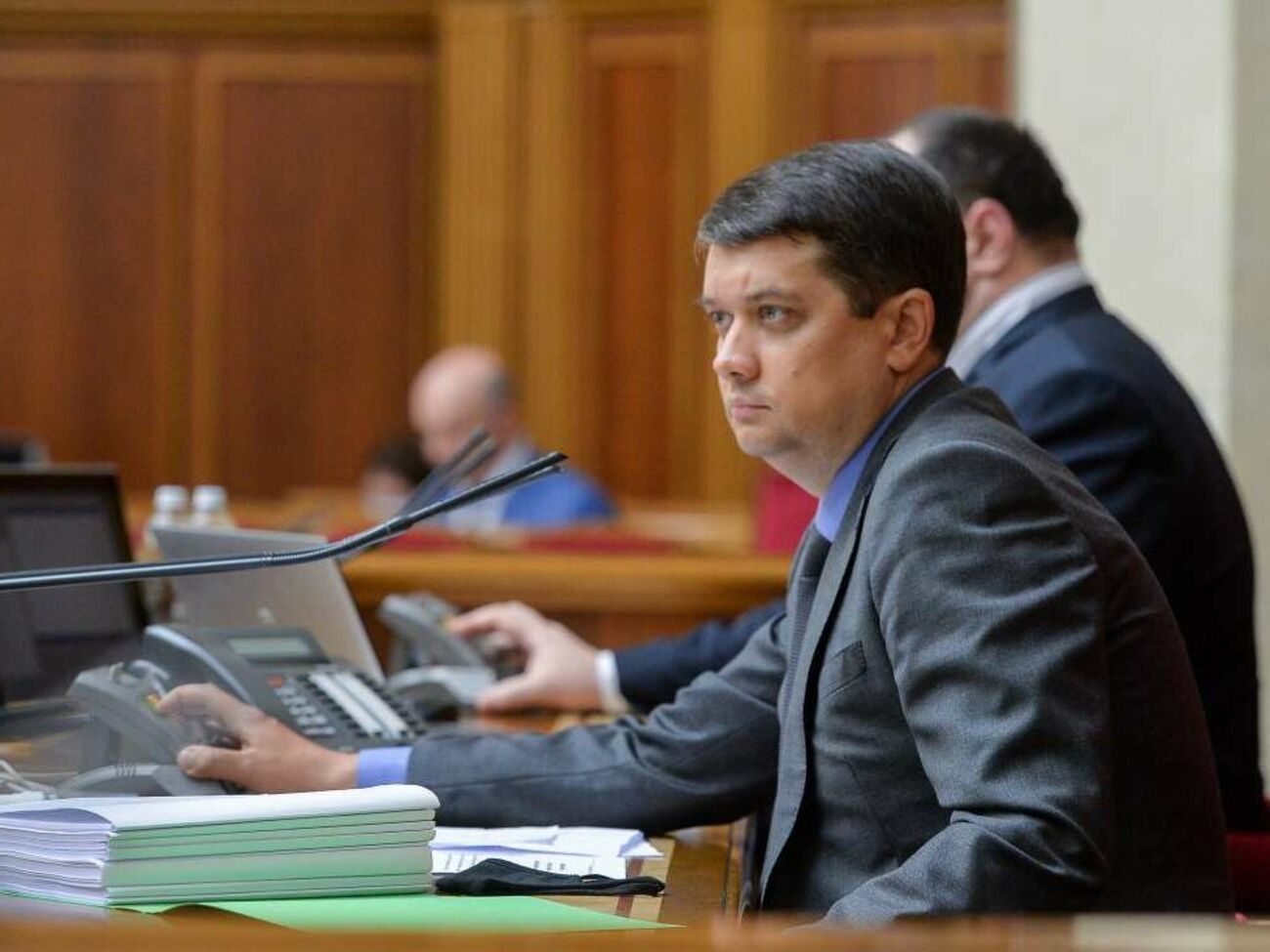 Для принятия законопроекта о большом гербе Украины необходимо 300 голосов народных депутатов, отметил Разумков