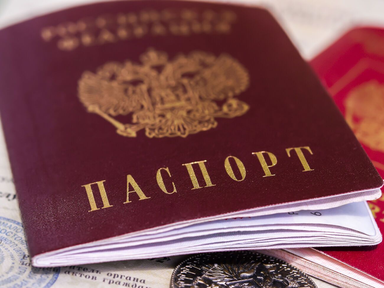 Кремль поставил задание оккупационным администрациям обеспечить 75% явки на выборах в Госдуму РФ из числа тех, кто получил российские паспорта, отметили правозащитники