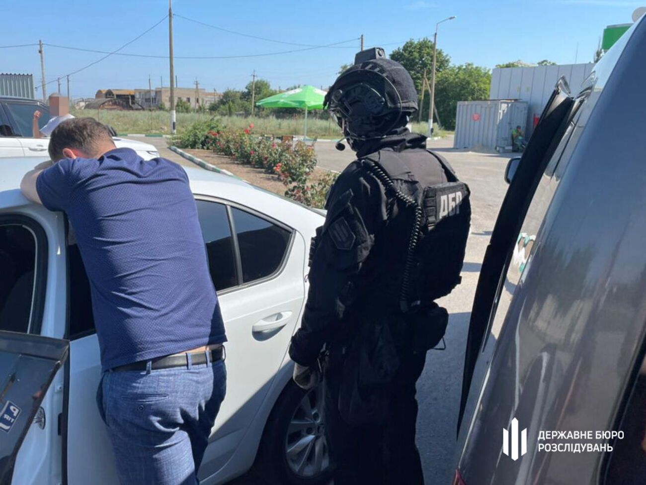 Правоохранители задержали прокурора во время получения всей суммы взятки