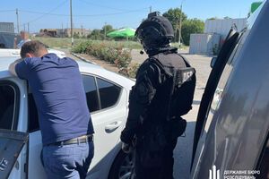 Правоохранители задержали прокурора во время получения всей суммы взятки