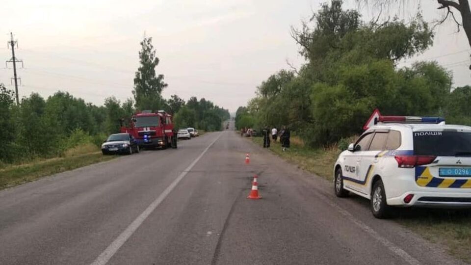 По предварительной информации, водитель Mercedes не справился с управлением