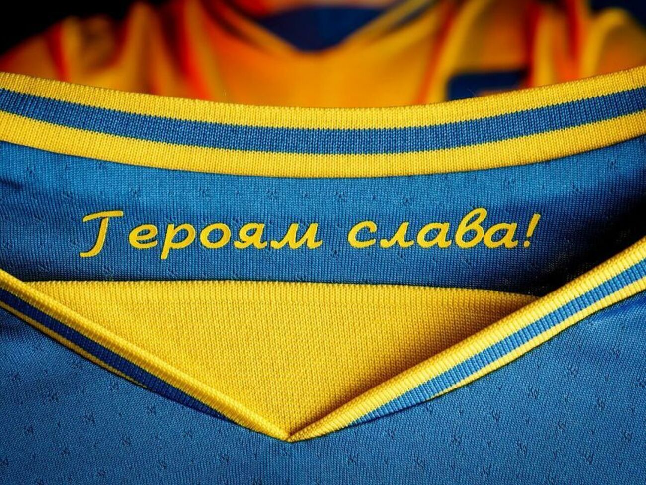 В УЄФА зазначили, що питання емблеми і гасел на футболках українських клубів – "внутрішнє", яке стосується УПЛ