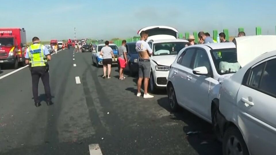 Аварии произошли в условиях густого тумана, отметил Euronews