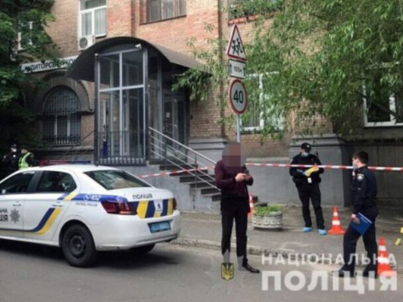 Полицейские помогли пострадавшему до приезда медиков