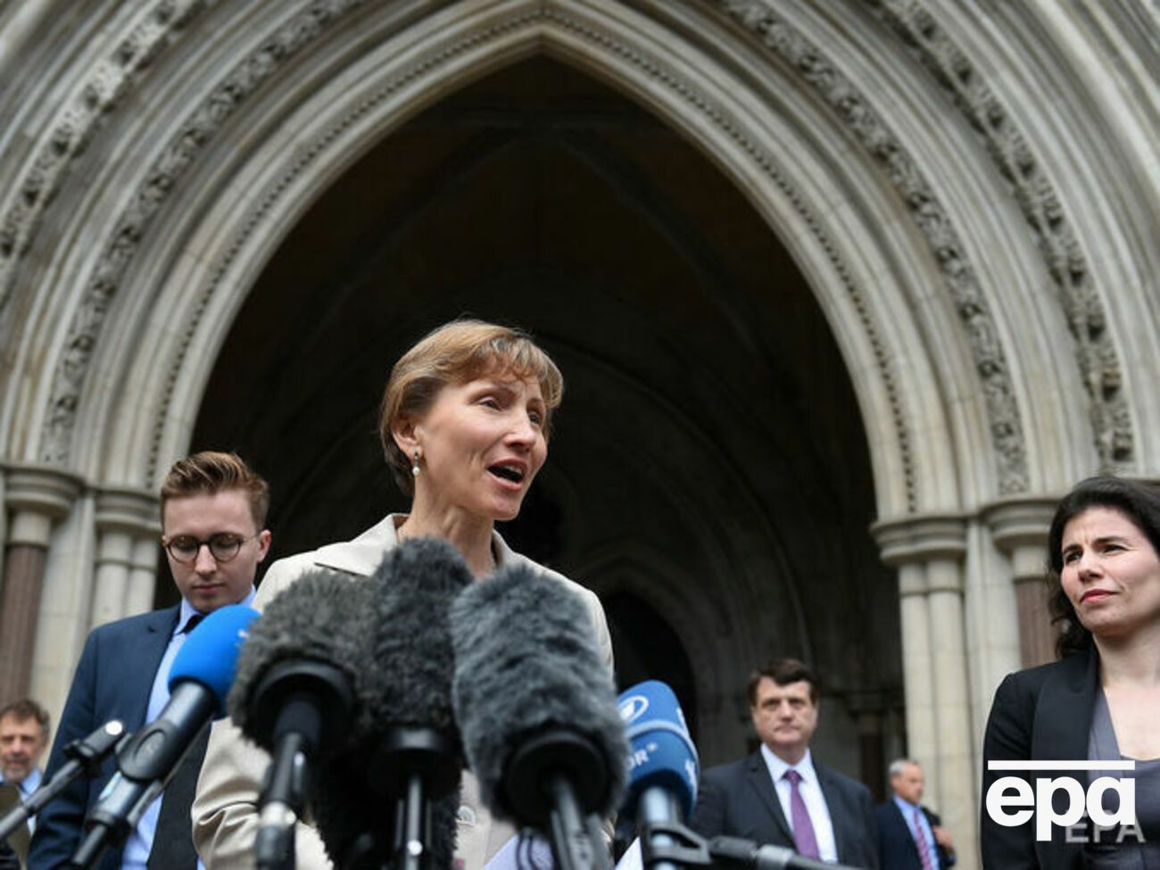 Разрешение на постановку спектакля дала вдова Литвиненко Марина