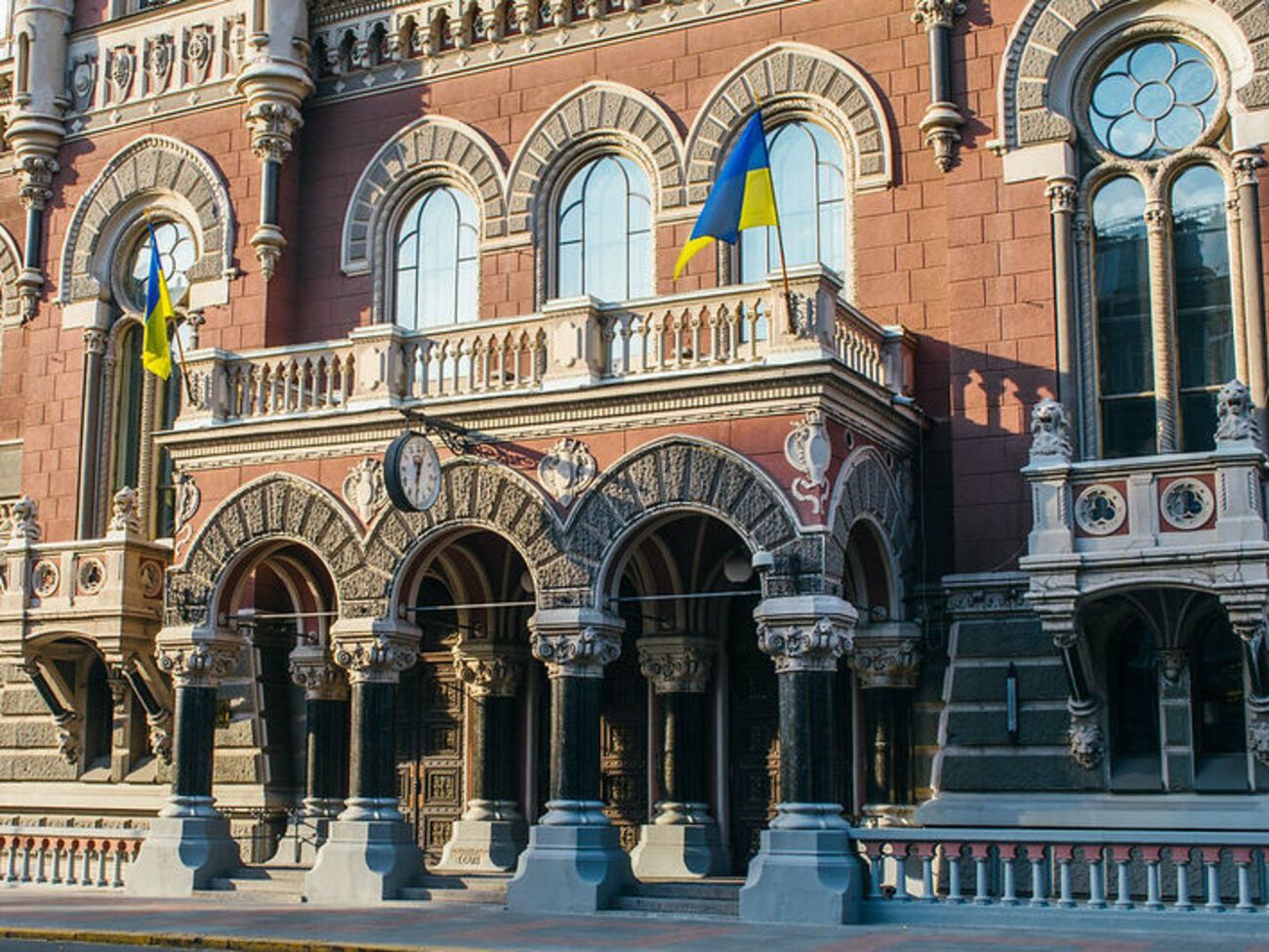 По данным Нацбанка, на одного украинца приходится 71 банкнота и 156 монет