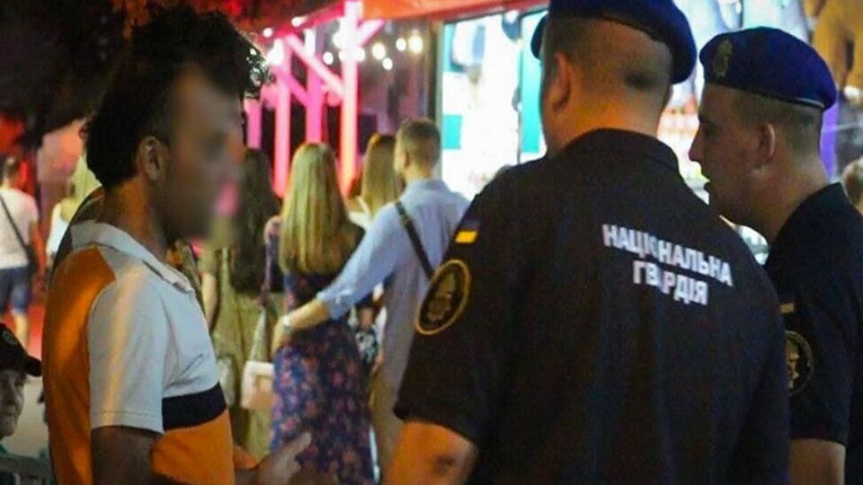 Правоохранители проверили документы иностранных граждан