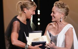 Дюкорно (слева на фото) в 2016 году прославилась дебютным хоррором с элементами каннибализма