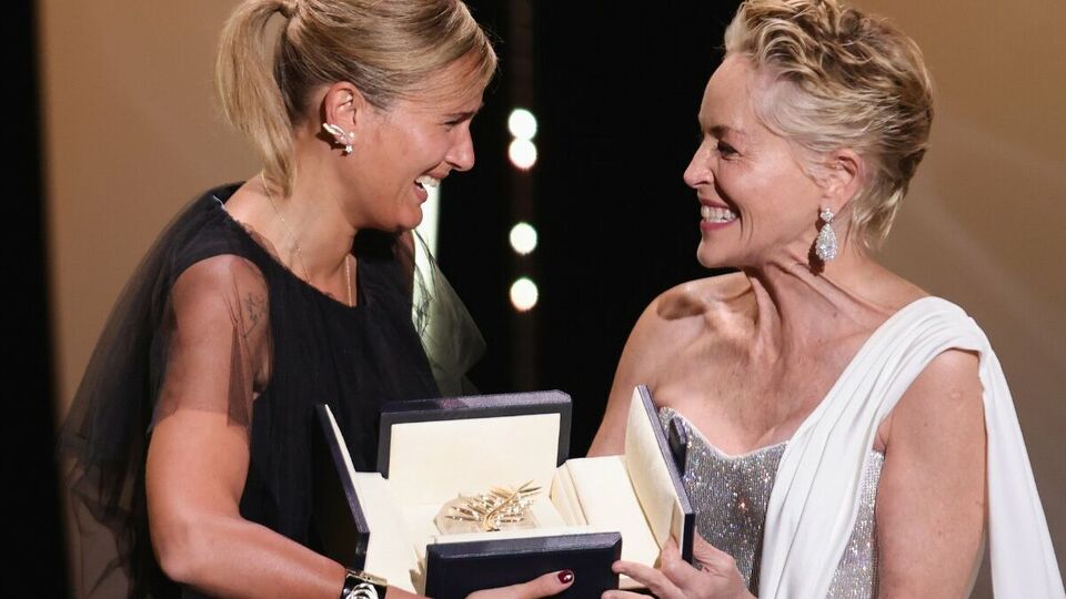 Дюкорно (слева на фото) в 2016 году прославилась дебютным хоррором с элементами каннибализма