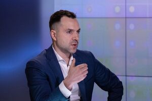 Арестович (на фото) считает, что в результате встречи Путин будет выглядеть "бякой"