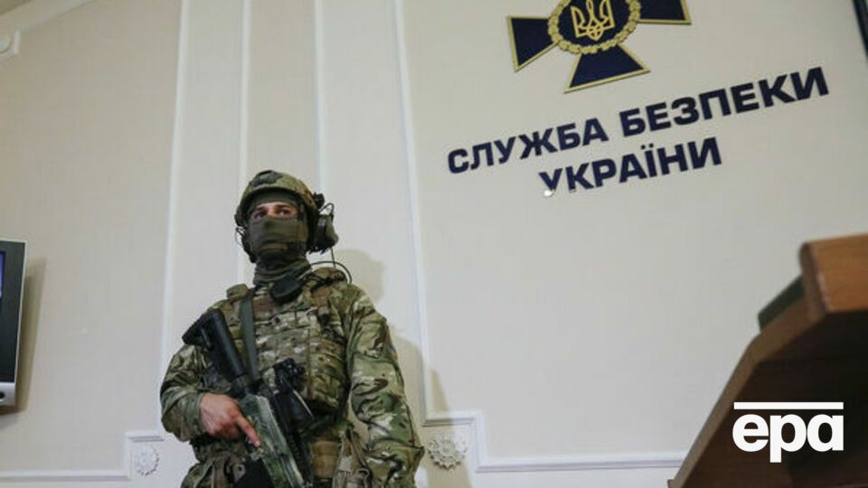 У СБУ повідомили, що до нападу причетні двоє співробітників відомства