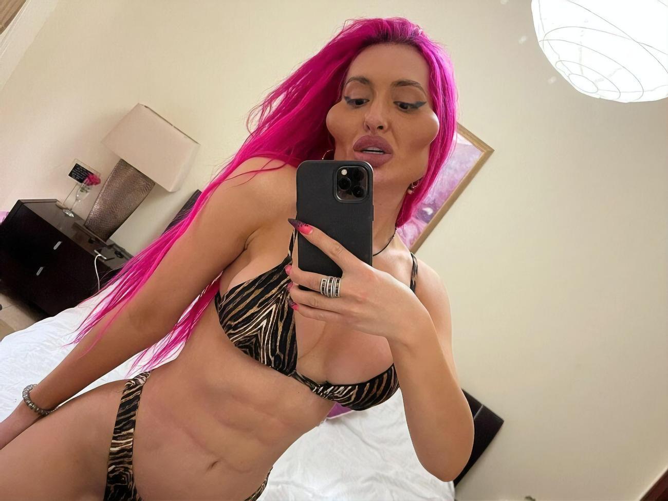 Покрещук&nbsp;закликала дивитися на неї і насолоджуватися "хоч чимось справжнім у своєму житті"