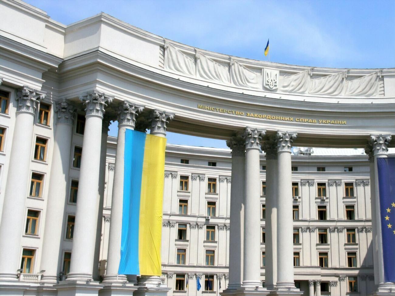В МИД напомнили, что курс Украины на членство в ЕС и НАТО закреплен в Конституции