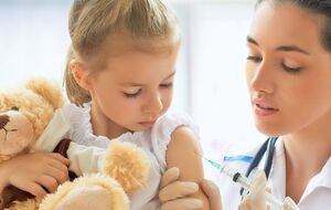 33,4% украинских родителей не против, чтобы их дети привились от коронавируса