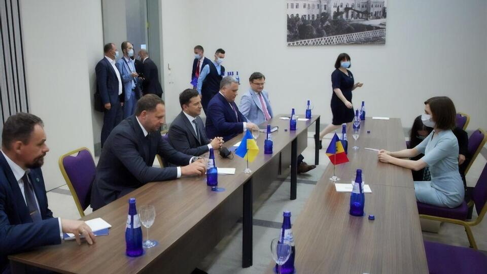 Зеленский и Санду обсудили развитие транспортно-транзитного потенциала двух стран