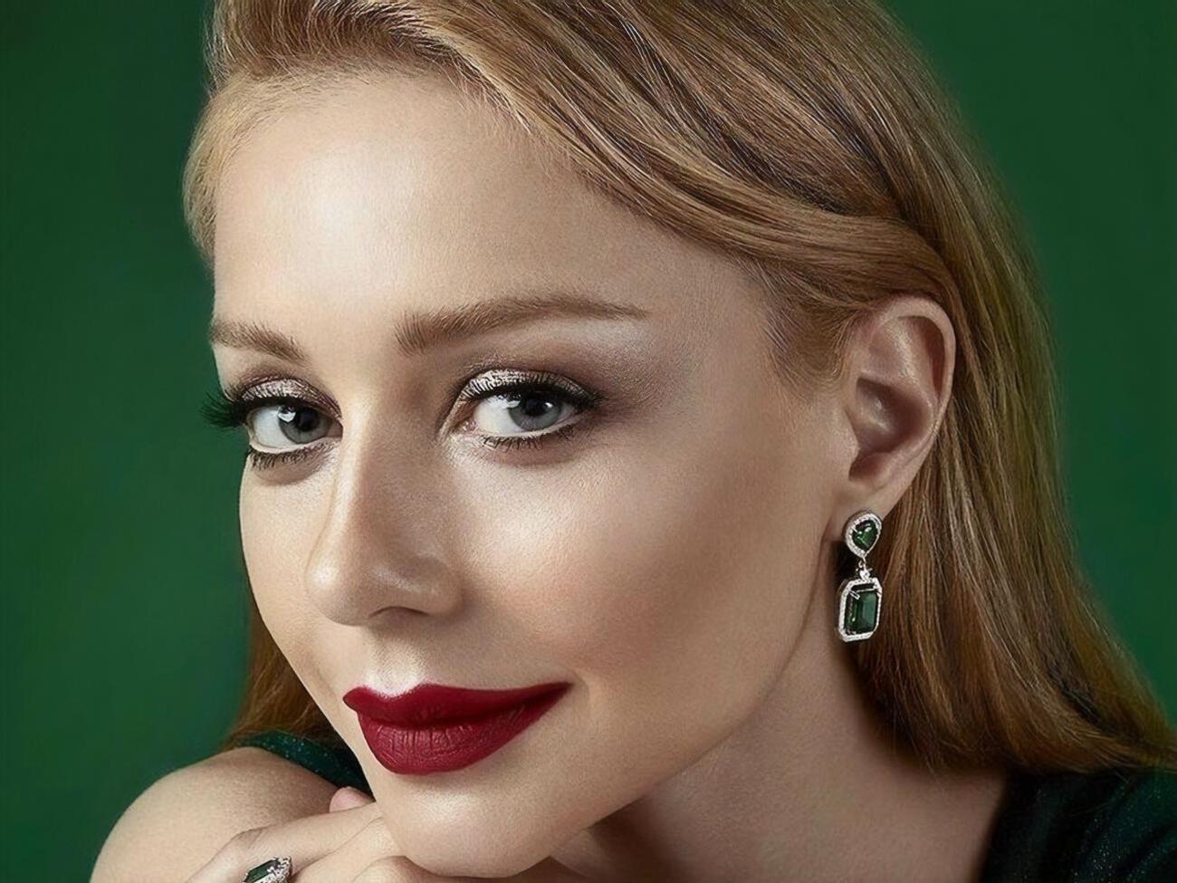 Тина Кароль примерила необычный образ