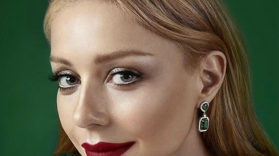 Тина Кароль примерила необычный образ