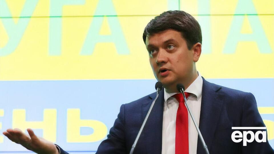 Разумков не згоден із рішенням Міністерства оборони України, що курсантки на День Незалежності маршуватимуть на підборах