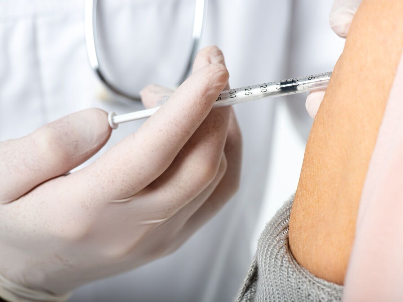 В центре будут прививать вакциной CoronaVac производства Sinovac Biotech