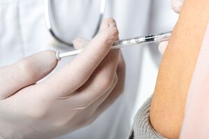 В центре будут прививать вакциной CoronaVac производства Sinovac Biotech