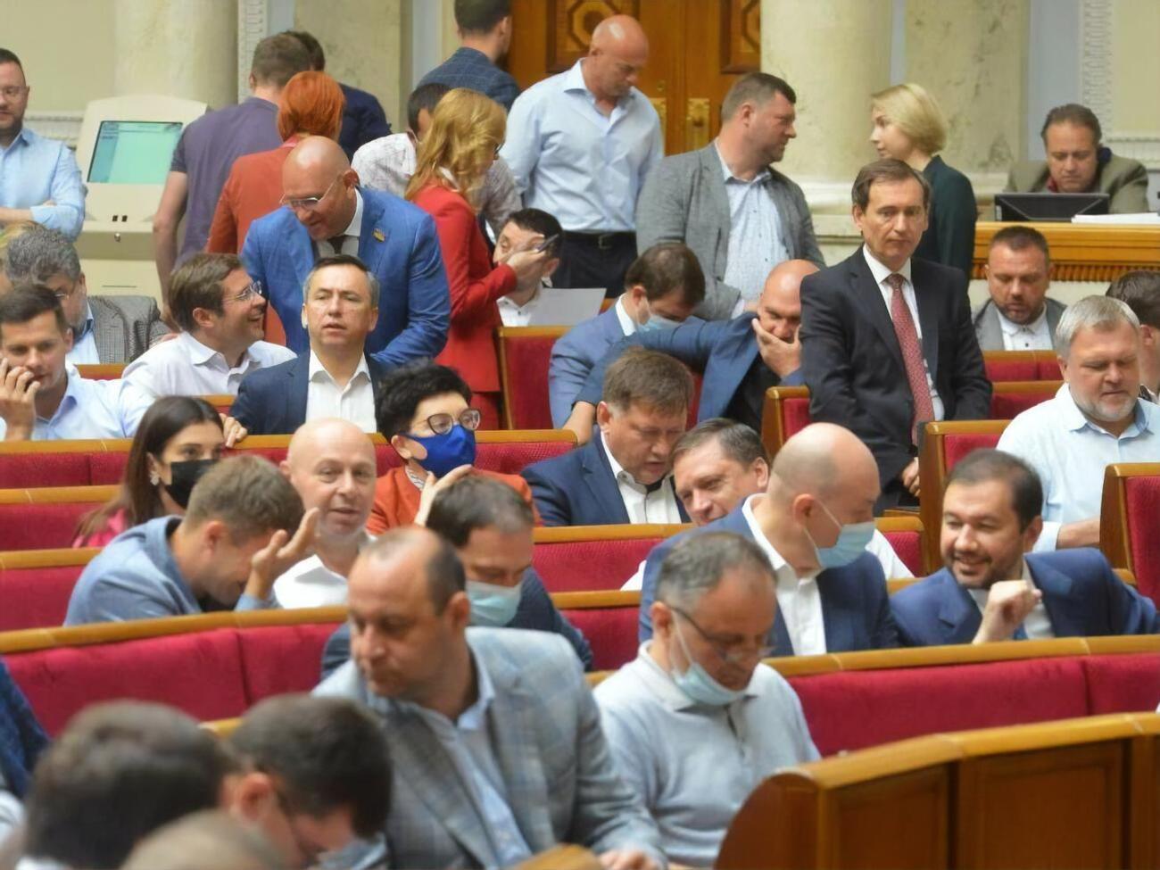 Рада отклонила оба проекта постановлений