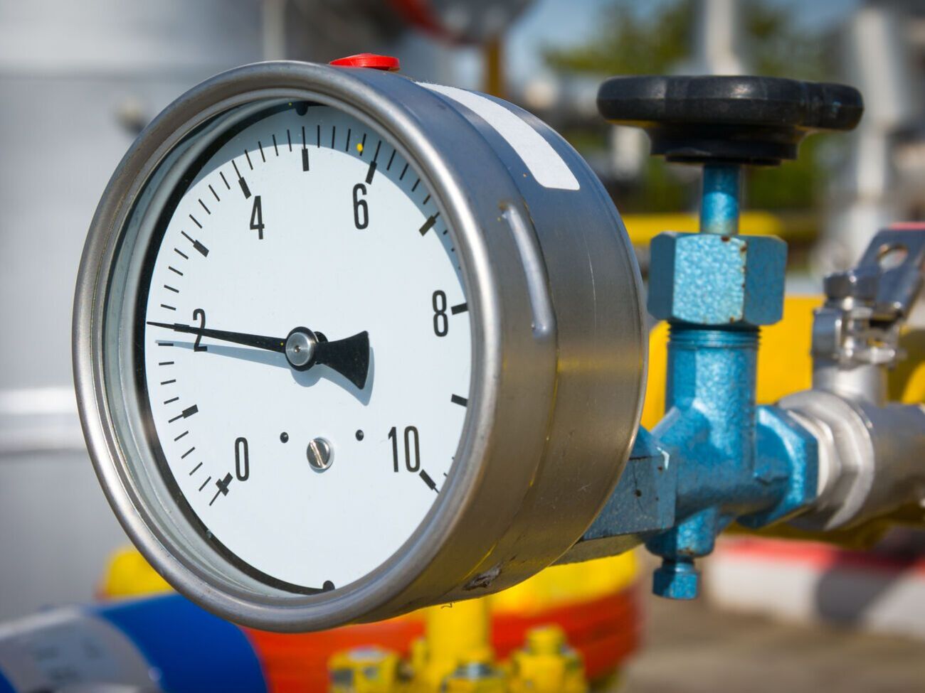 Правительство приняло решение, которое позволяет вывести из "Нафтогазу" 50 млрд грн резерва, заявили в партии