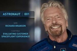 Брэнсон хочет попасть в космос раньше своих основных конкурентов