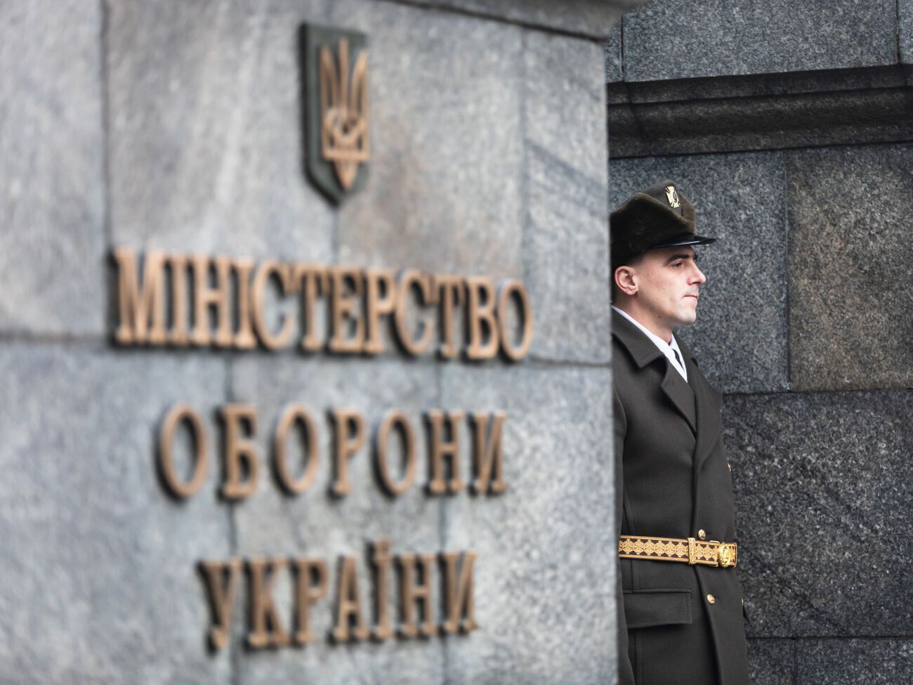 В Минобороны заявили, что женщины будут маршировать в парадной форме и на каблуках